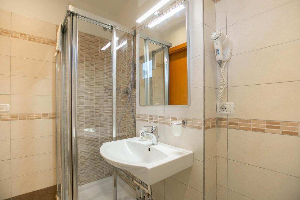 Hotel Valparaiso 리미니 외부 사진